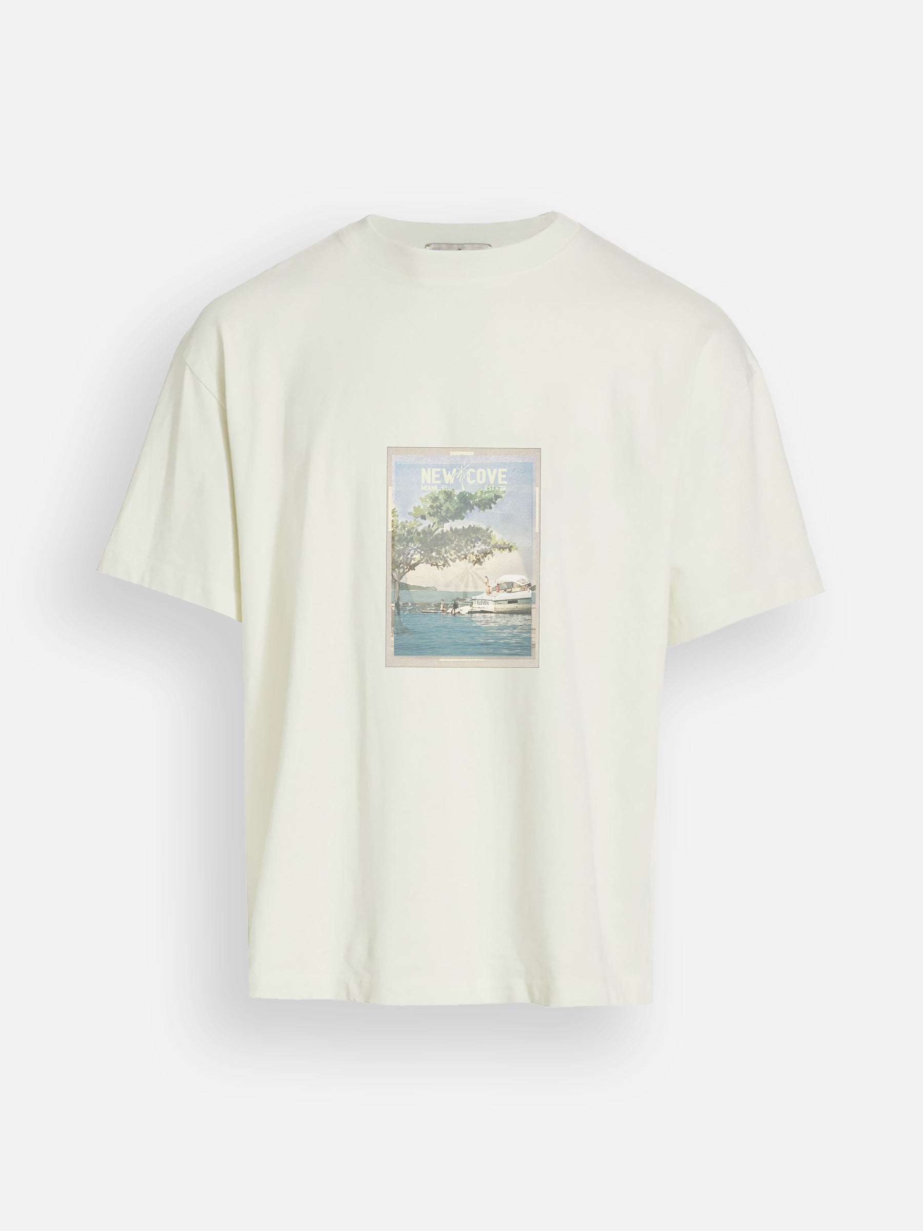Minimalist travel t-shirt for resort wear and casual outfits