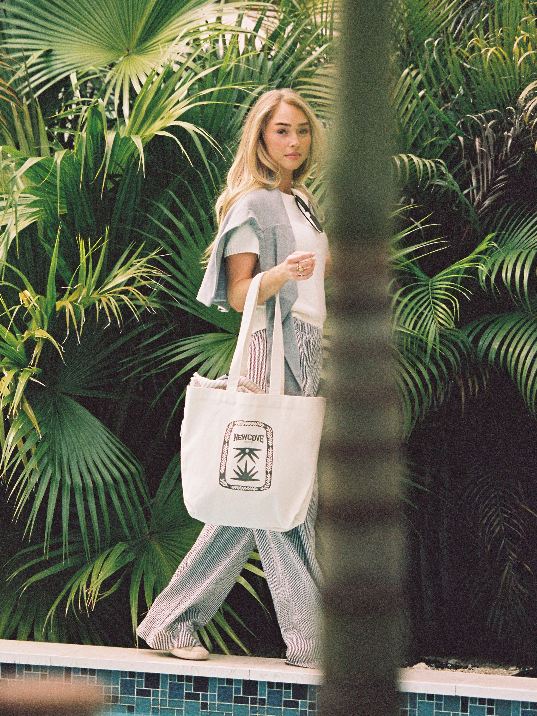 New Cove Resort Beach Tote – Travel-Friendly & Spacious